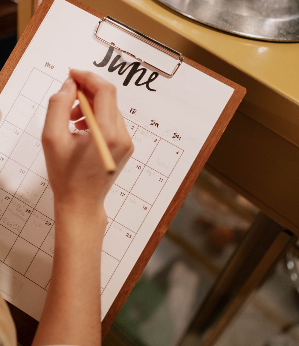 Termin wird in den Kalender eingetragen 1000×1158 Ein Termin wird in einen Kalender eingetragen — der konkrete Plan für den Folgeprozess